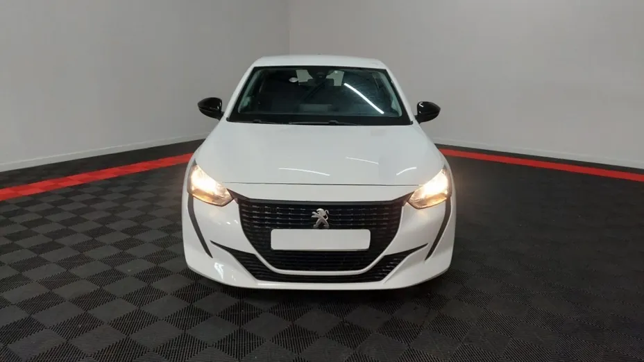 PEUGEOT 208 -