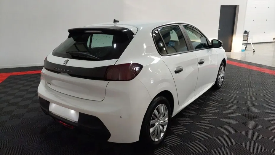 PEUGEOT 208 -