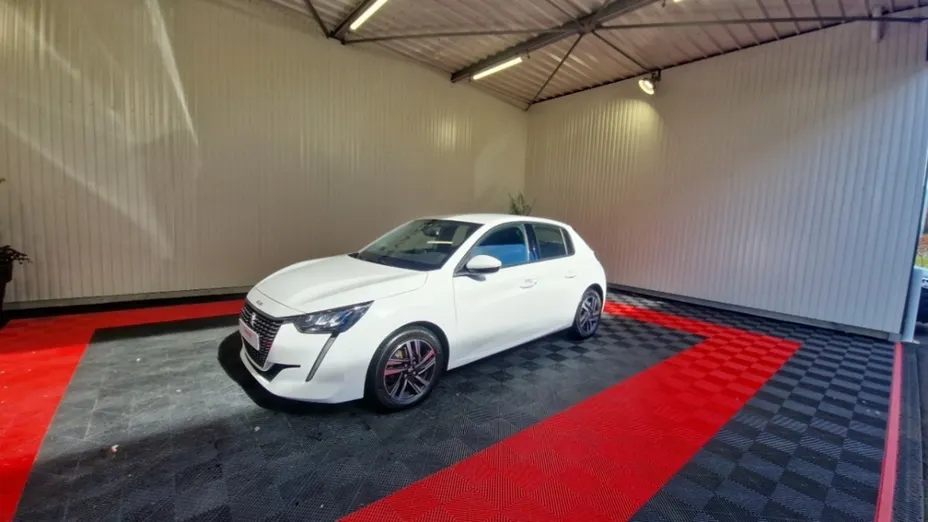 PEUGEOT 208 -