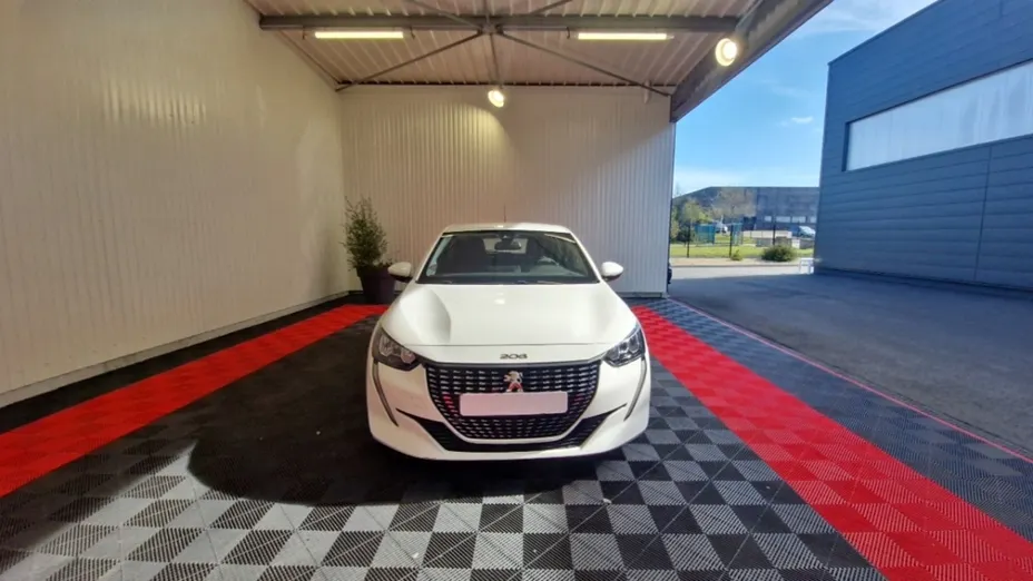 PEUGEOT 208 -