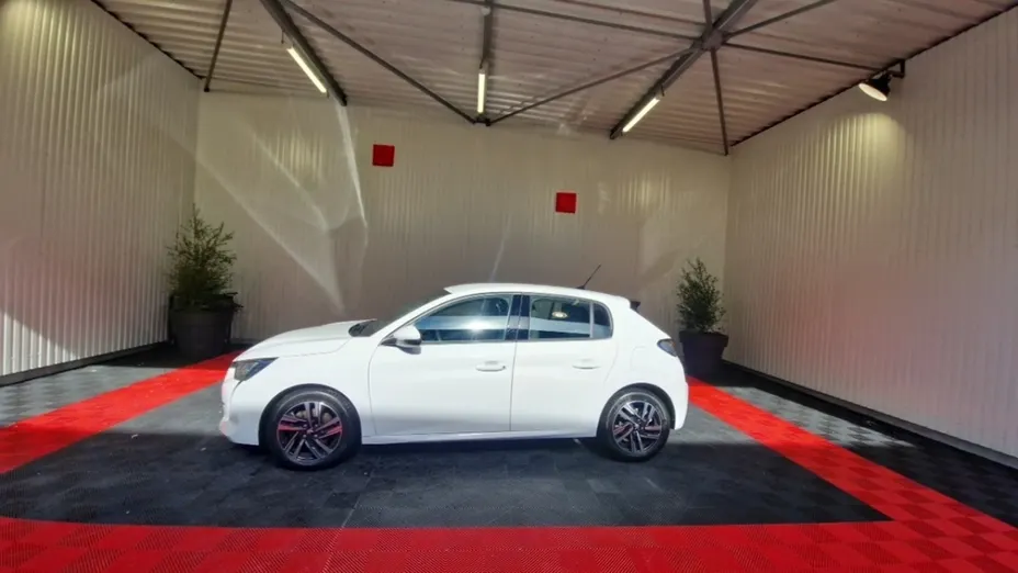 PEUGEOT 208 -