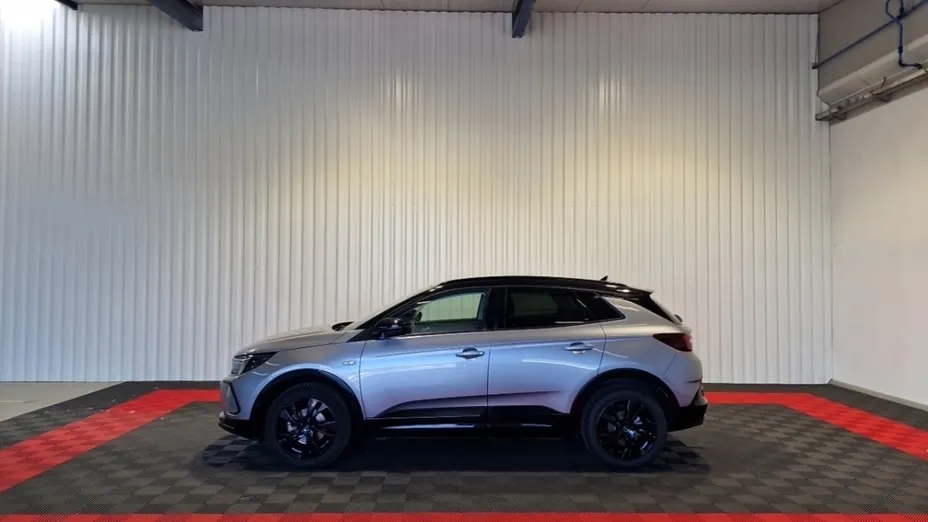 OPEL Grandland -