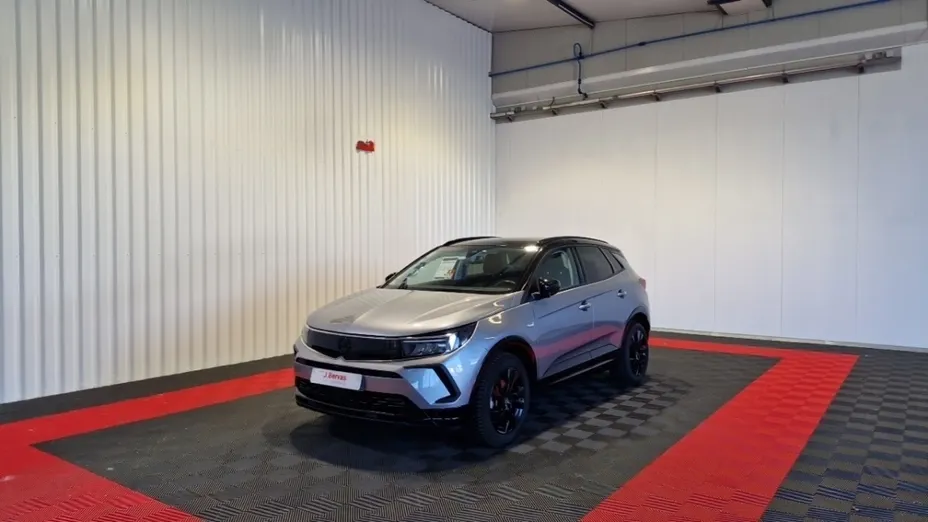 OPEL Grandland -