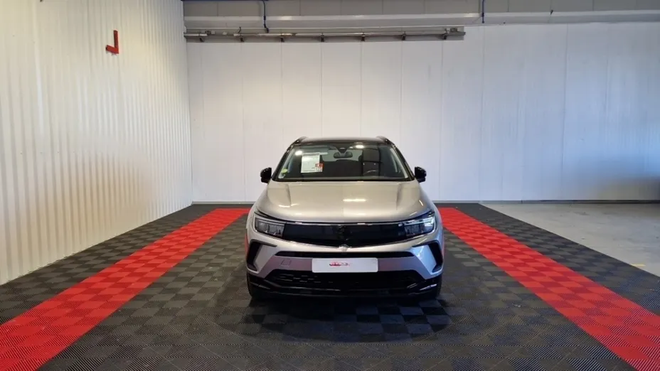OPEL Grandland -