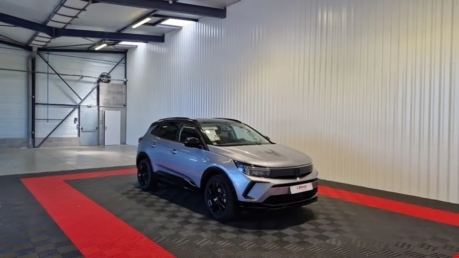 OPEL Grandland -
