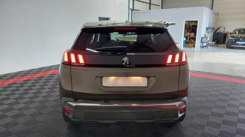 PEUGEOT 3008 -