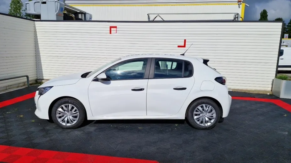 PEUGEOT 208 -