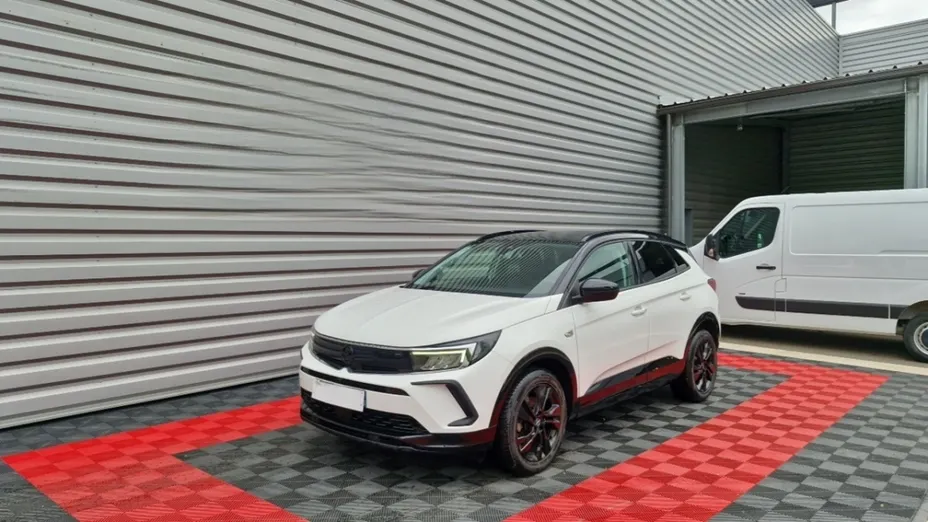 OPEL Grandland -
