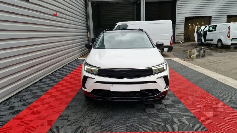 OPEL Grandland -