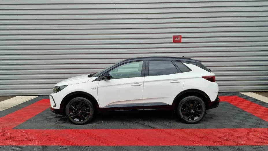 OPEL Grandland -