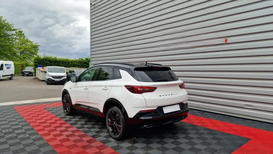 OPEL Grandland -