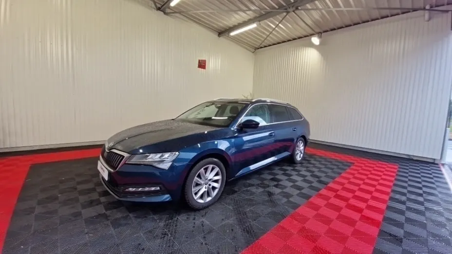 SKODA Superb -