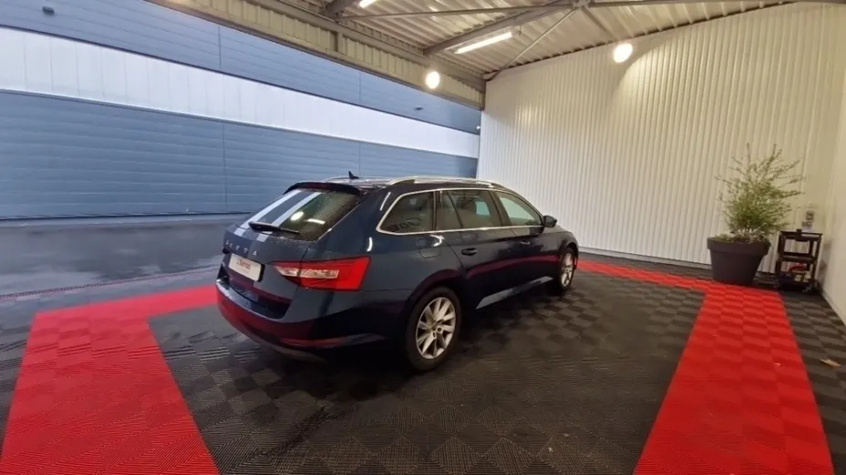 SKODA Superb -