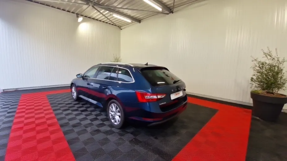 SKODA Superb -