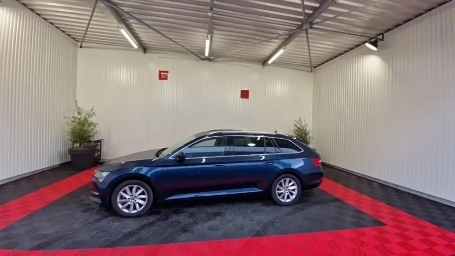SKODA Superb -