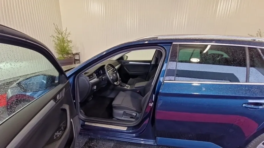 SKODA Superb -