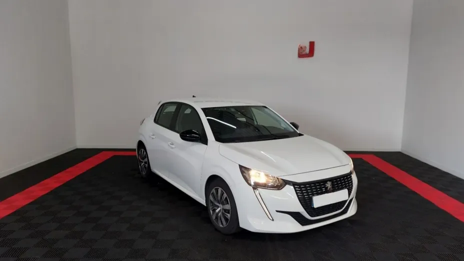 PEUGEOT 208 -