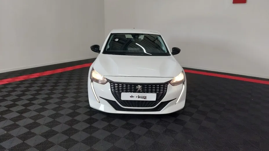 PEUGEOT 208 -