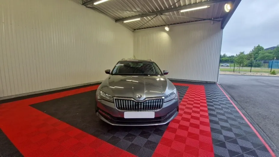 SKODA Superb -