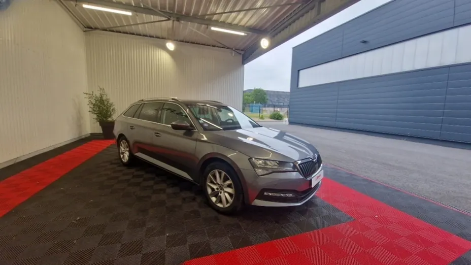 SKODA Superb -