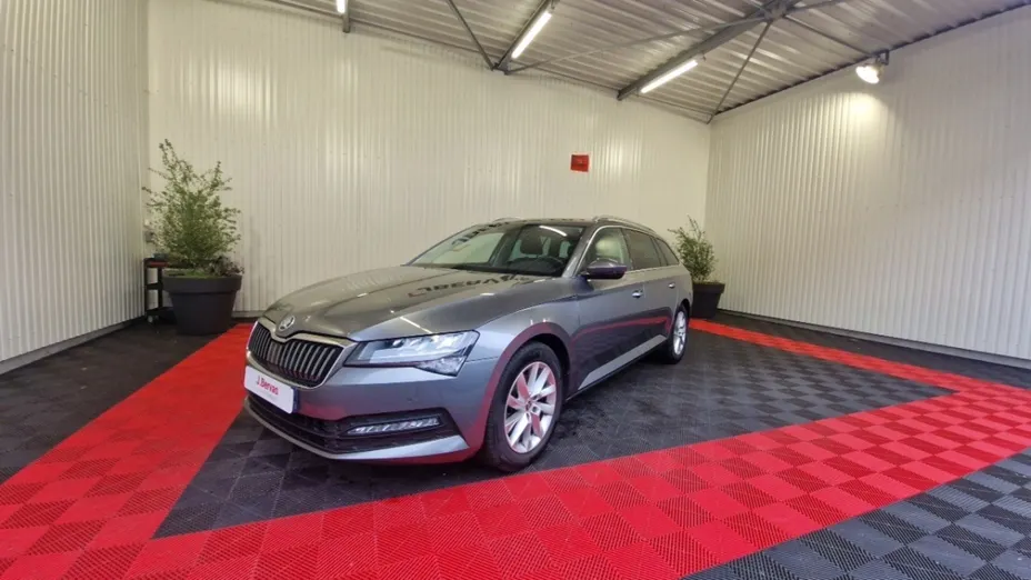 SKODA Superb -