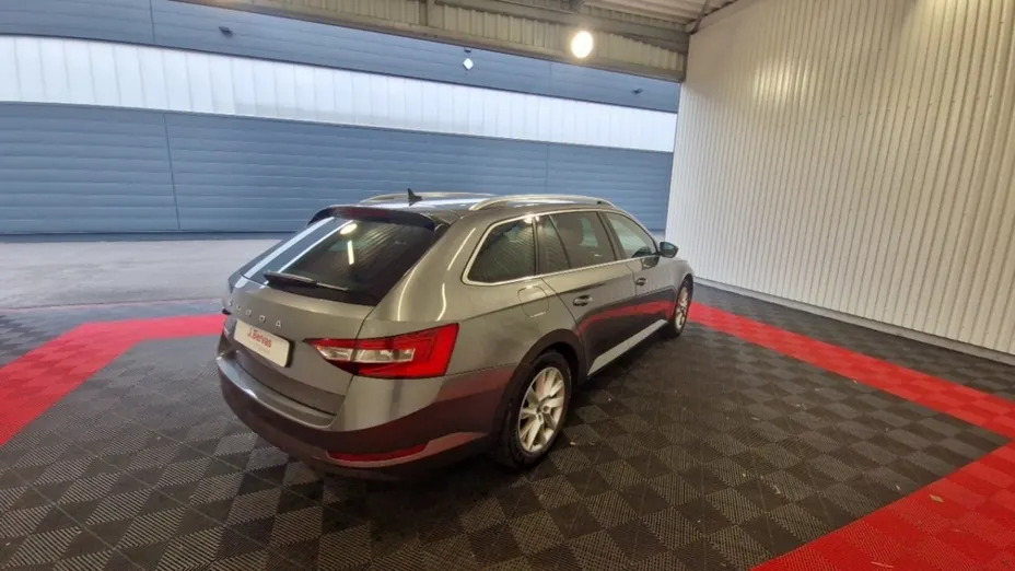 SKODA Superb -
