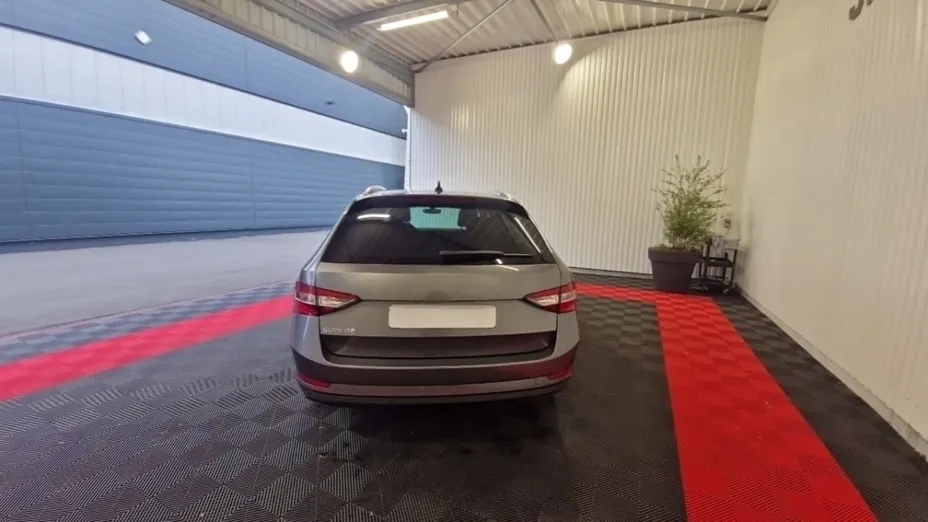 SKODA Superb -