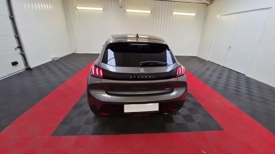 PEUGEOT 208 -