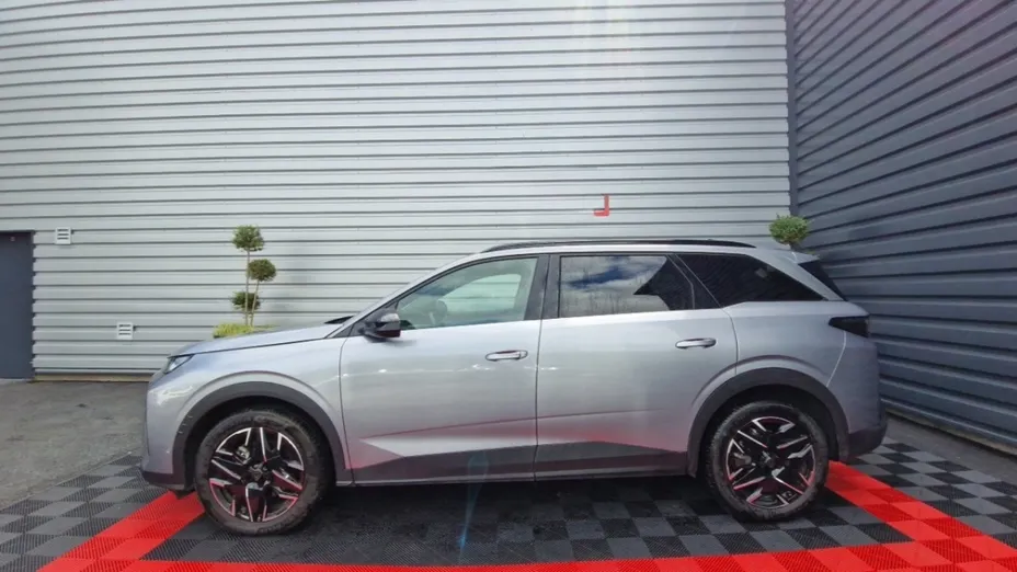 PEUGEOT 5008 -