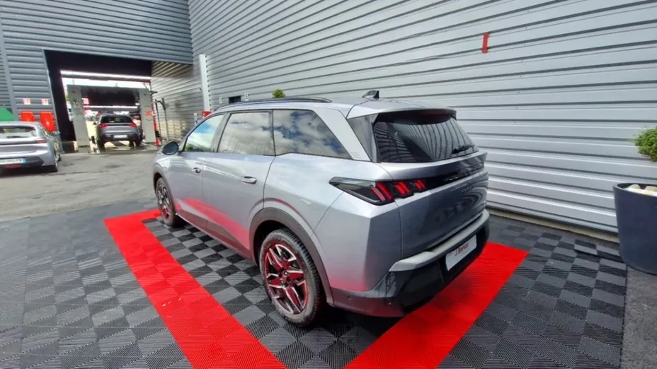 PEUGEOT 5008 -