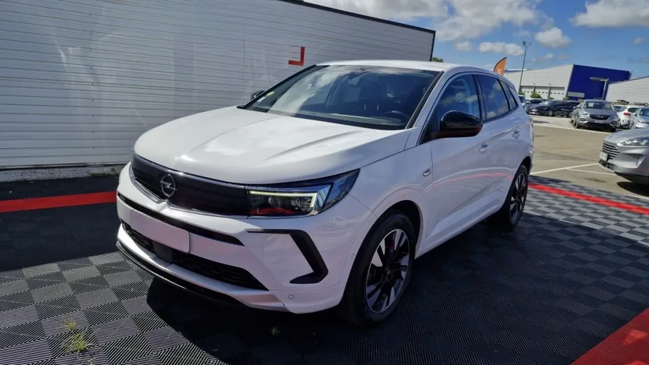 OPEL Grandland -