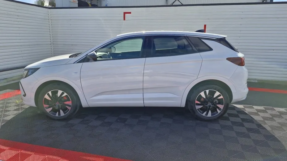 OPEL Grandland -