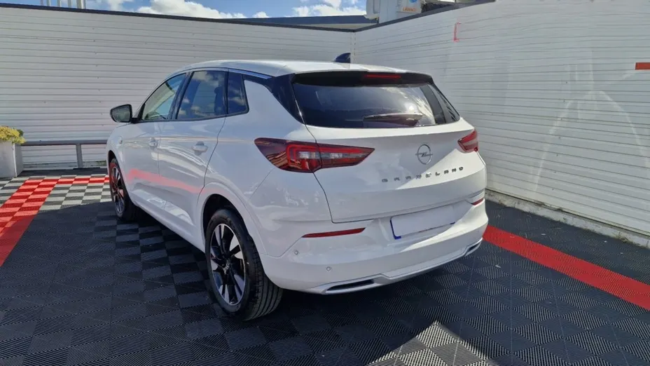 OPEL Grandland -