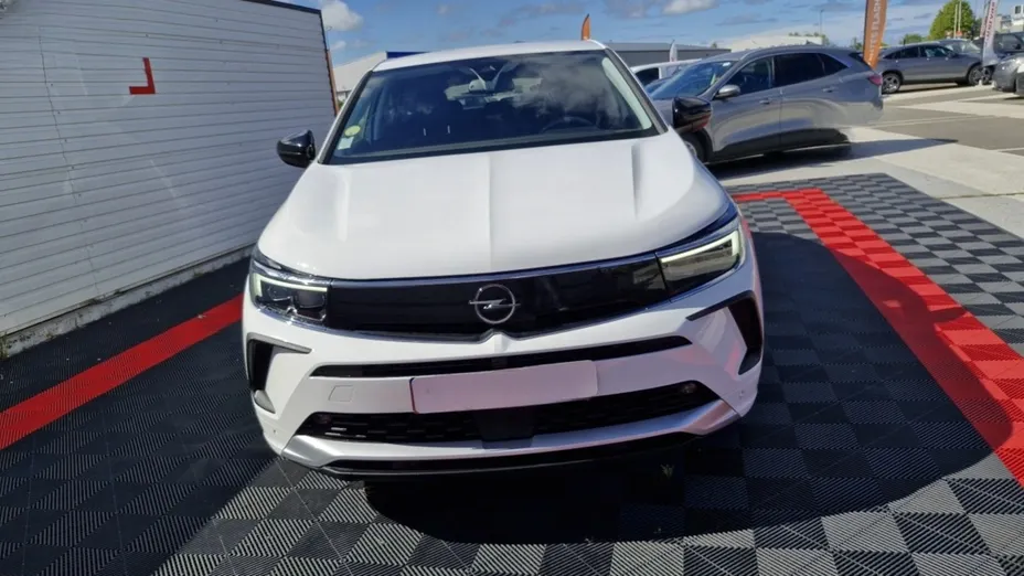 OPEL Grandland -