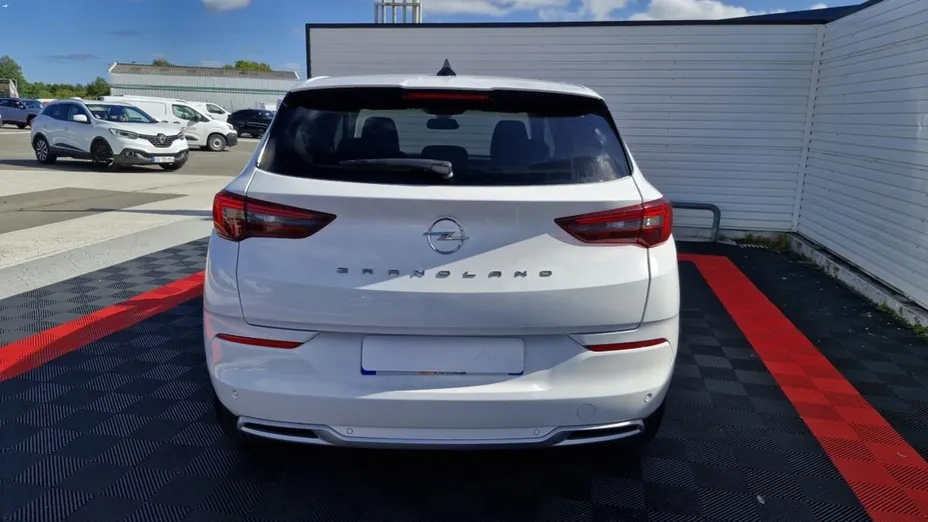 OPEL Grandland -