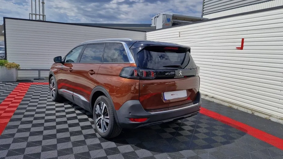 PEUGEOT 5008 -