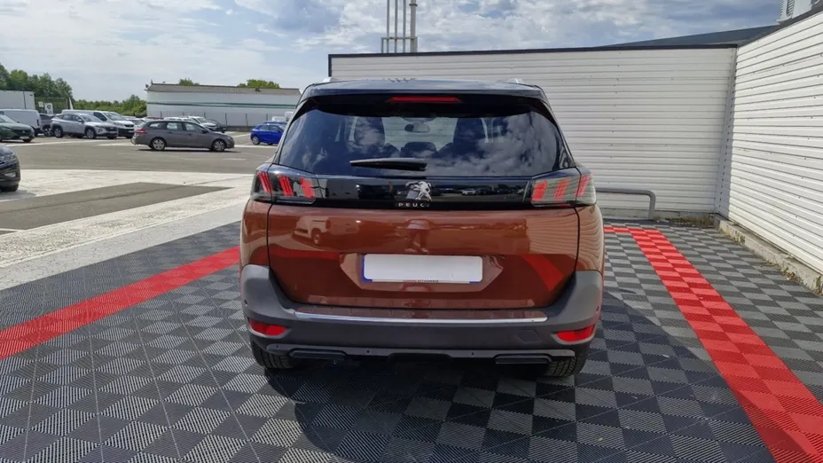 PEUGEOT 5008 -