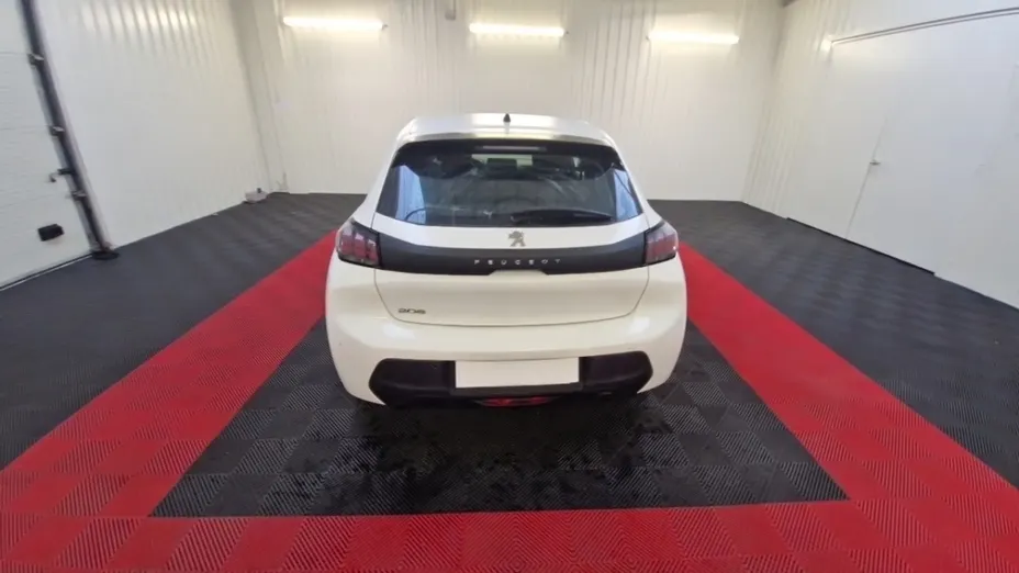 PEUGEOT 208 -