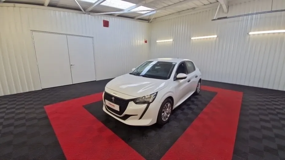 PEUGEOT 208 -