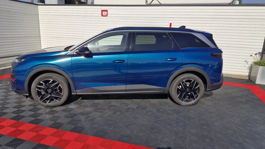 PEUGEOT 5008 -