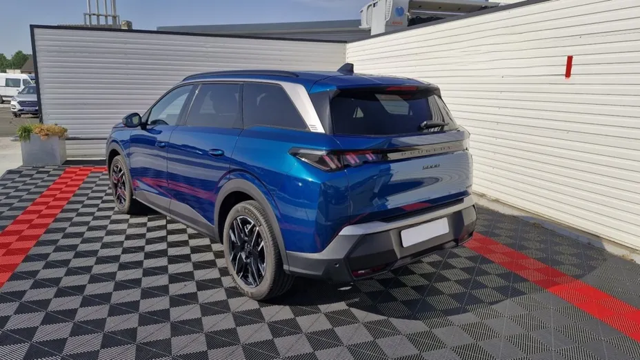 PEUGEOT 5008 -