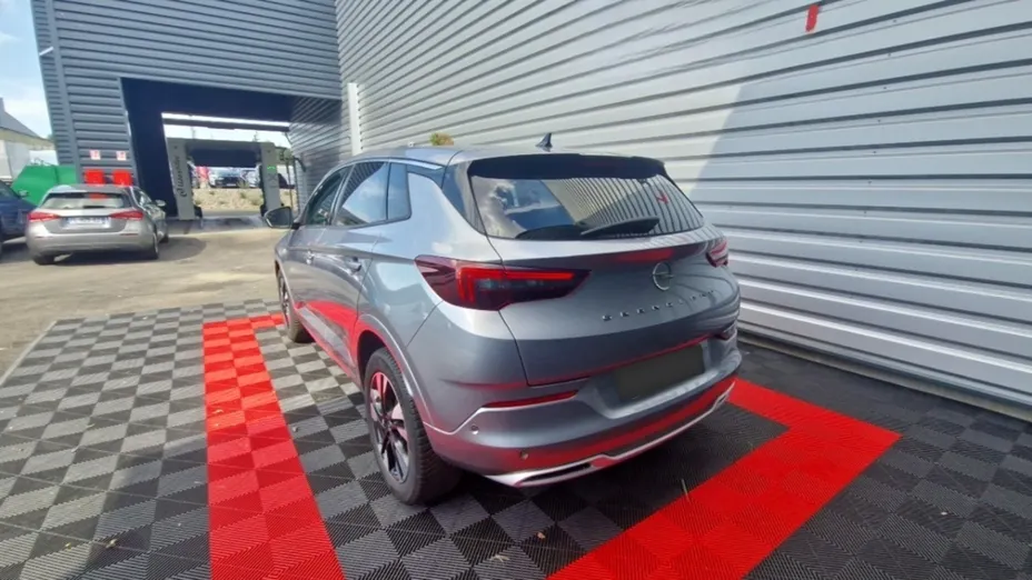 OPEL Grandland -