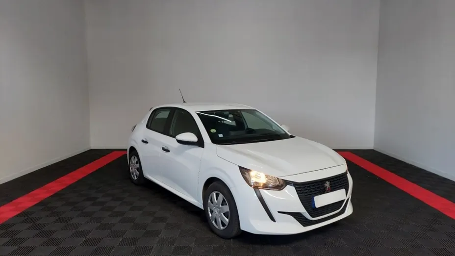 PEUGEOT 208 -