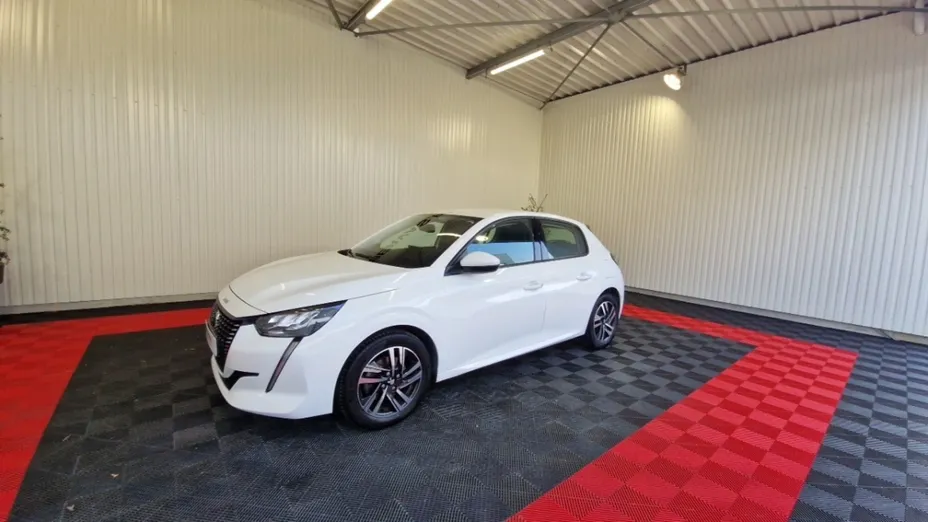 PEUGEOT 208 -