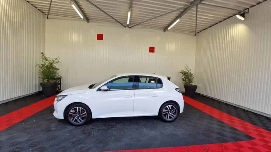 PEUGEOT 208 -