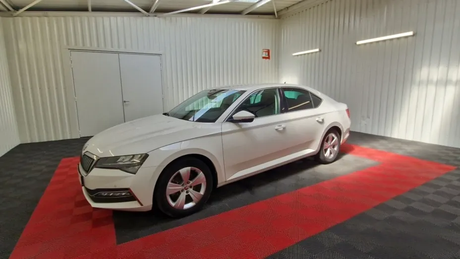SKODA Superb -