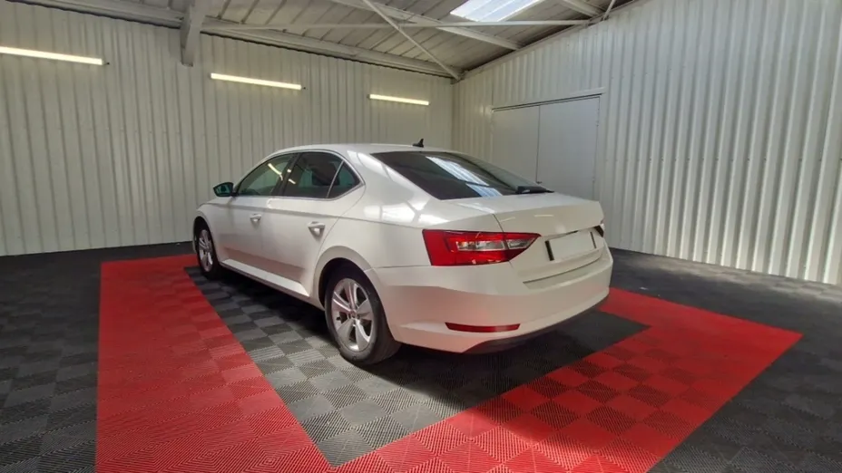 SKODA Superb -