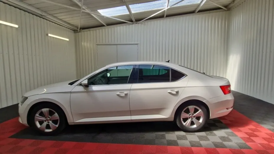 SKODA Superb -