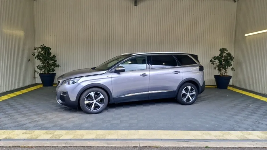 PEUGEOT 5008 -