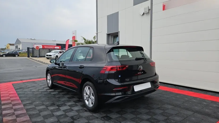 Volkswagen Golf -
